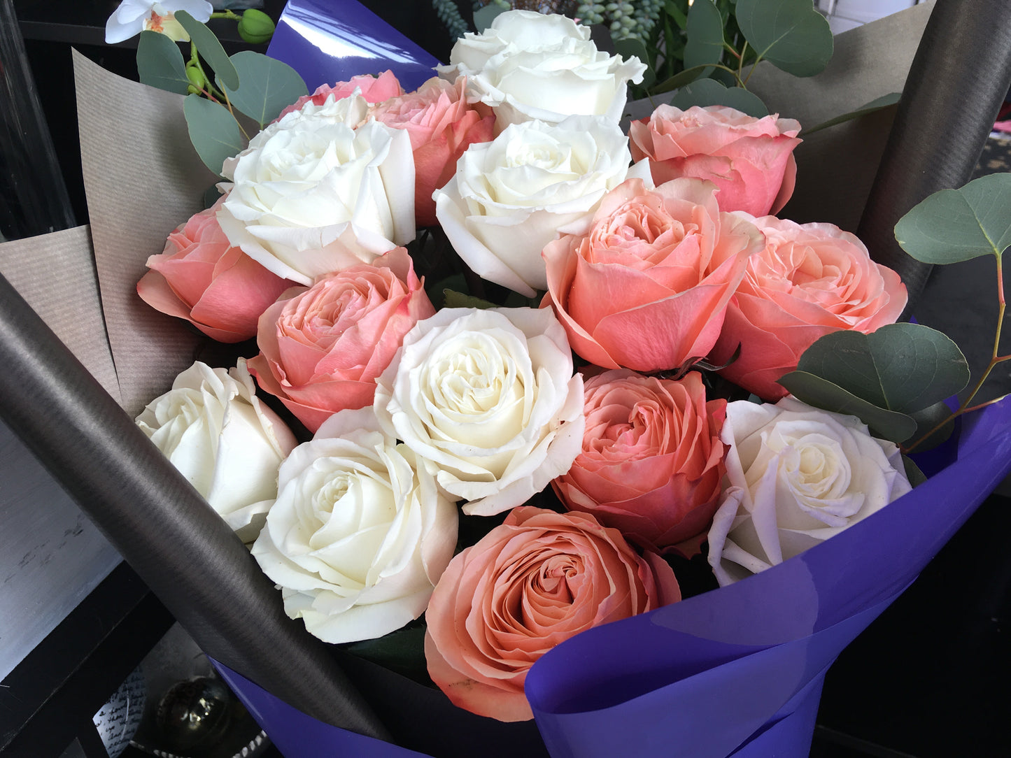 18 kahala & Playa Blanca rose bouquet