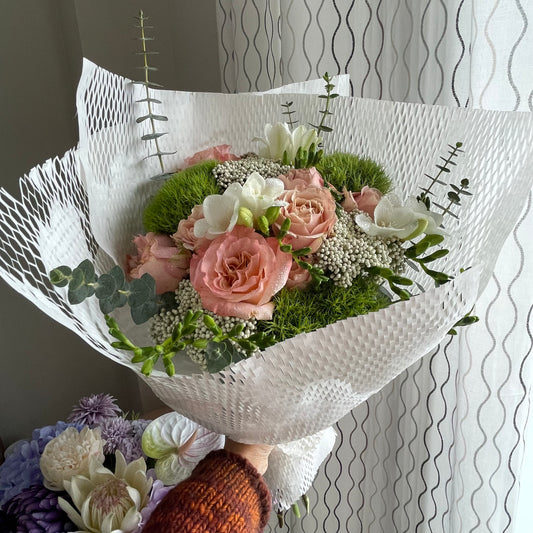 Her favourite garden spray roses bouquet No.3💚