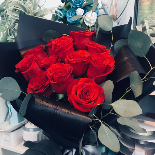 A dozen of 🌹bouquet