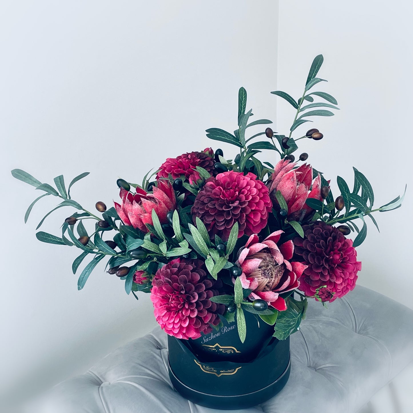 When queen protea meets queen dahlia 💖