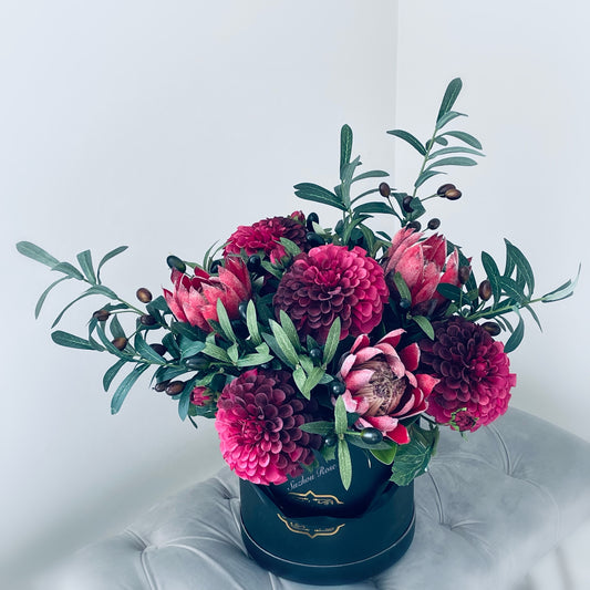 When queen protea meets queen dahlia 💖